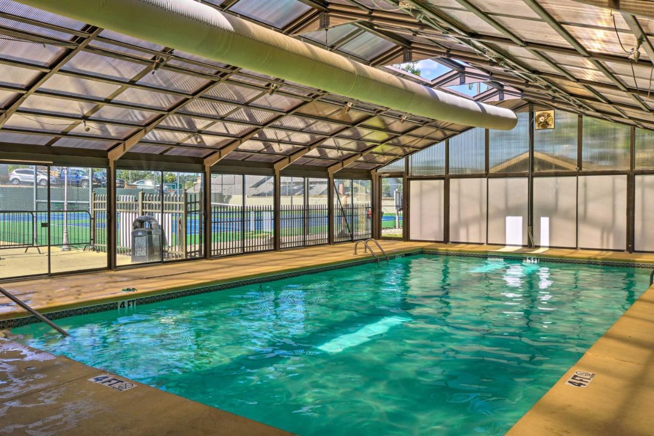 Pet-Friendly Branson Retreat With Pool And Golf Access Apartment ภายนอก รูปภาพ